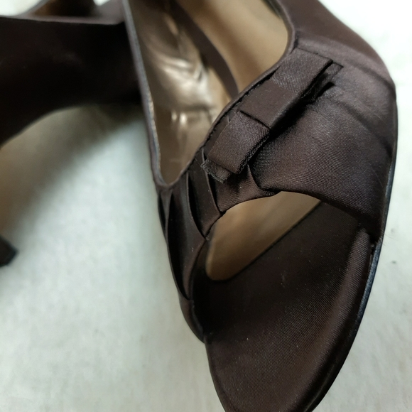 Gorgeous peep toe- shoes - dressy and elegant - Picture 10 of 12